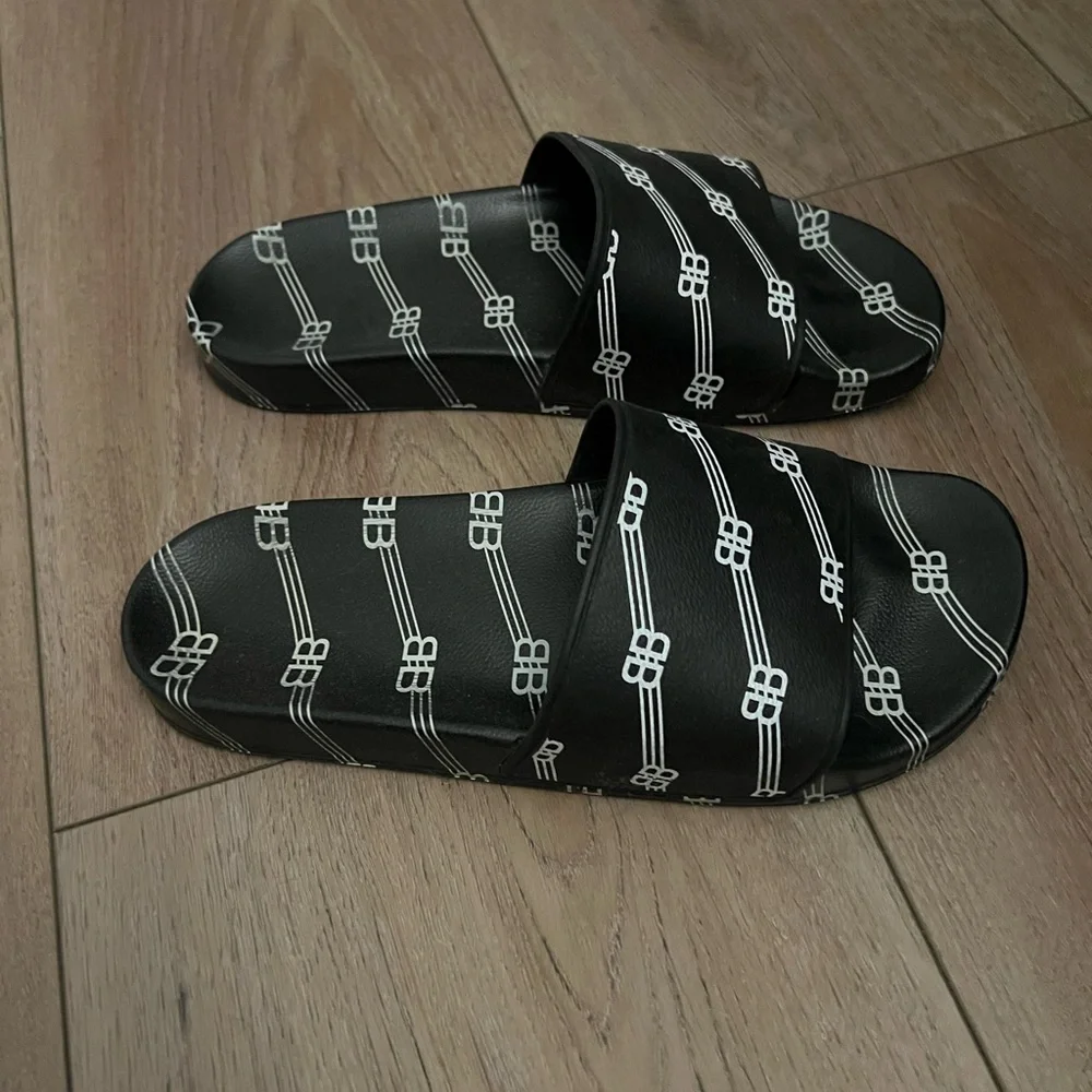 Balenciaga slides 41